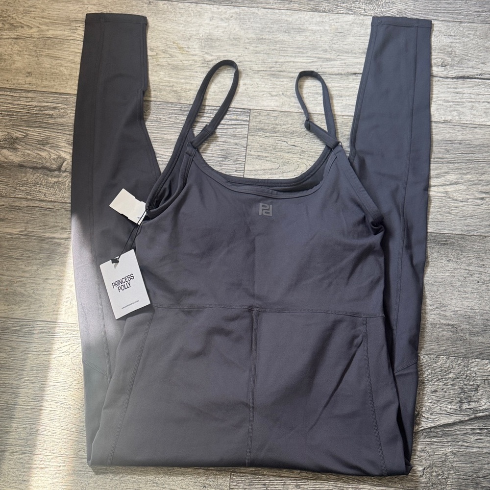 Princess Polly Black Sports Bra Tank with Adjustable Straps - Picture 1 of 7